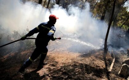 Cod roșu de incendii în insulele Ionice. Grecia intră în alertă maximă în plin sezon turistic 19 Cod roșu de incendii în insulele Ionice. Grecia intră în alertă maximă în plin sezon turistic
