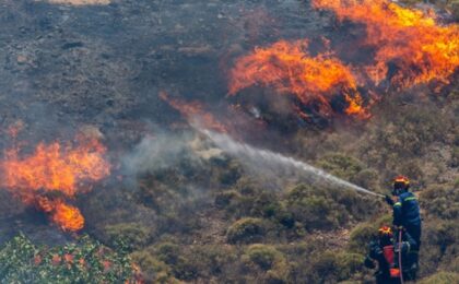 Incendiu puternic într-o zonă a Greciei preferată de români: turiștii au fost evacuați 5 Incendiu puternic într-o zonă a Greciei preferată de români: turiștii au fost evacuați