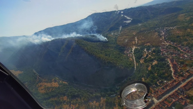Incendii puternice în Banat: zeci de hectare de teren și două case, cuprinse de flăcări 1 Incendii puternice în Banat: zeci de hectare de teren și două case, cuprinse de flăcări