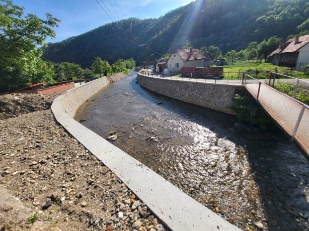 Lucrările de pe Bega Superioară au ajuns la 88%. Peste 1.800 de locuitori vor beneficia de protecție împotriva inundațiilor 1 Lucrările de pe Bega Superioară au ajuns la 88%. Peste 1.800 de locuitori vor beneficia de protecție împotriva inundațiilor