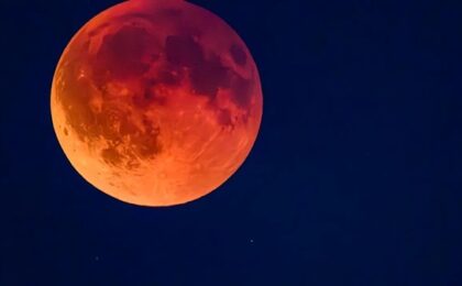 Eclipsă spectaculoasă de Lună în noaptea de joi spre vineri. Fenomenul va fi vizibil și din Europa 49 Eclipsă spectaculoasă de Lună în noaptea de joi spre vineri. Fenomenul va fi vizibil și din Europa