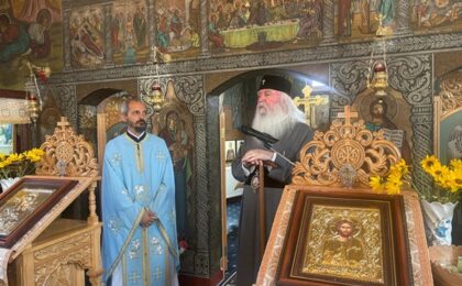 Mitropolitul Banatului, în mijlocul credincioșilor din Plopi 1 Mitropolitul Banatului, în mijlocul credincioșilor din Plopi