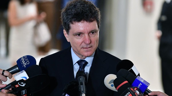 Nicușor Dan ar vrea să anunțe un premier pe 1 septembrie. PSD negociază un guvern minoritar