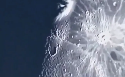 Luna are un nou crater. Primele imagini surprinse după impactul unei rachete SpaceX