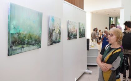 „Sub semnul curgerii. Între transparență și permanență” - expoziție de pictură la Timișoara