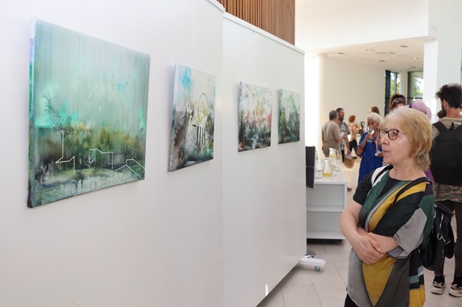 „Sub semnul curgerii. Între transparență și permanență” - expoziție de pictură la Timișoara 1 „Sub semnul curgerii. Între transparență și permanență” - expoziție de pictură la Timișoara