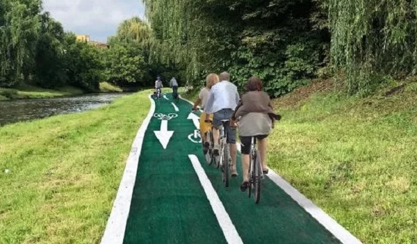 Pistă de biciclete între Timișoara şi Ghiroda, pe malul Begăi. Două firme s-au prezentat la licitaţie 1 Pistă de biciclete între Timișoara şi Ghiroda, pe malul Begăi. Două firme s-au prezentat la licitaţie