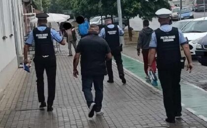Peste o mie de amenzi pentru scandalagii și petrecăreții nocturni, aplicate de poliţiştii locali în Timişoara 1 Peste o mie de amenzi pentru scandalagii și petrecăreții nocturni, aplicate de poliţiştii locali în Timişoara