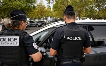 Atac cu mașina în Franța: un mort și 10 răniți după ce un șofer a intrat într-un grup de pietoni 1 Atac cu mașina în Franța: un mort și 10 răniți după ce un șofer a intrat într-un grup de pietoni