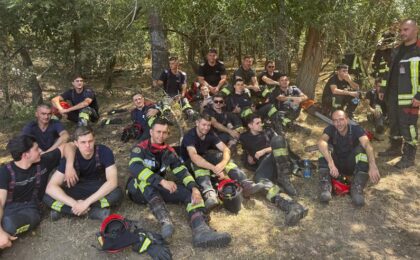 Pompierii români în Serbia: Au degajat 7 km de drum pentru a ajunge la zonele afectate de incendii 4 Pompierii români în Serbia: Au degajat 7 km de drum pentru a ajunge la zonele afectate de incendii