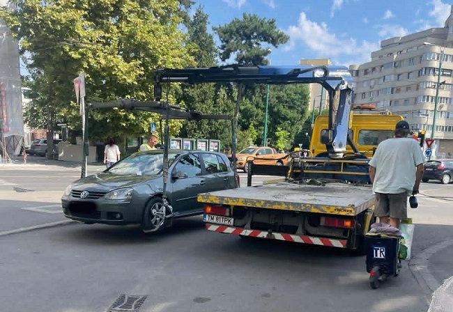 Aproape 840 de maşini ridicate la Timişoara: peste 21.000 de amenzi, valoarea depăşind 8,3 milioane de lei 1 Aproape 840 de maşini ridicate la Timişoara: peste 21.000 de amenzi, valoarea depăşind 8,3 milioane de lei
