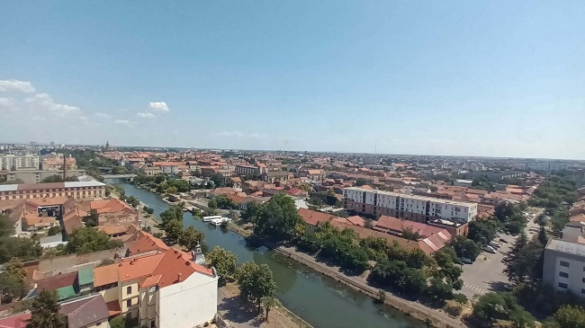 Caniculă în Banat până pe 6 august, apoi instabilitate atmosferică. Prognoza ANM pentru următoarele două săptămâni 1 80.000 de metri cubi de apă pe zi, în iulie. Aquatim a făcut față consumului record din Timișoara și împrejurimi