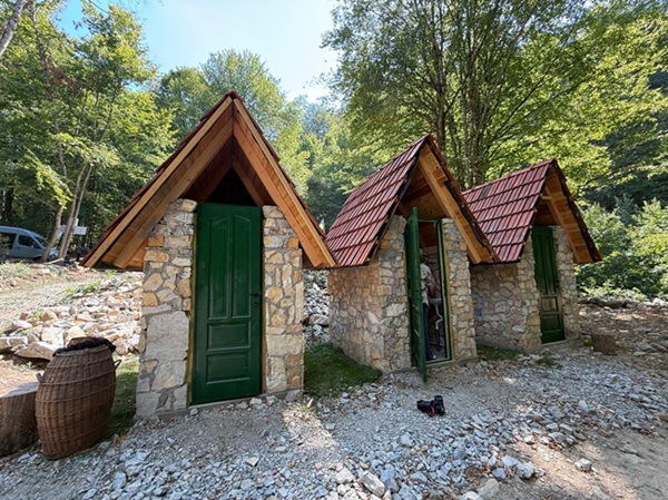 Estul Timișului își deschide valorile turistice. De la Șopot și Transluncani, la Surduc și Poiana Ruscă (foto) 5 Estul Timișului își deschide valorile turistice. De la Șopot și Transluncani la Surduc și Poiana Ruscă (foto)