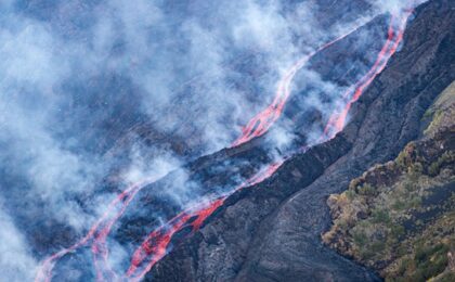 Zborurile de pe Aeroportul din Catania, suspendate din cauza erupției vulcanului Etna 53 Zborurile de pe Aeroportul din Catania, suspendate din cauza erupției vulcanului Etna