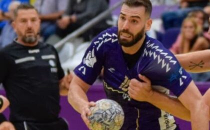 Handbaliştii alb-violeţi au meci de foc la Bucureşti. Partida este televizată