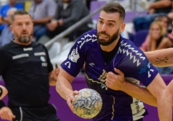Handbaliştii alb-violeţi au meci de foc la Bucureşti. Partida este televizată