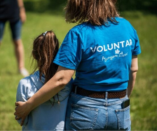Se caută 50 de voluntari pentru copiii instituționalizați din Timiș. Îţi poţi rupe 3 ore pe săptămână?