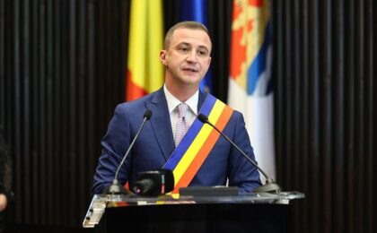 Alfred Simonis îl întreabă pe Nicușor Dan ce urmează dacă pică Mureșan: „Va încerca și cu stânga?” 4 Alfred Simonis îl întreabă pe Nicușor Dan ce urmează dacă pică Mureșan: „Va încerca și cu stânga?”