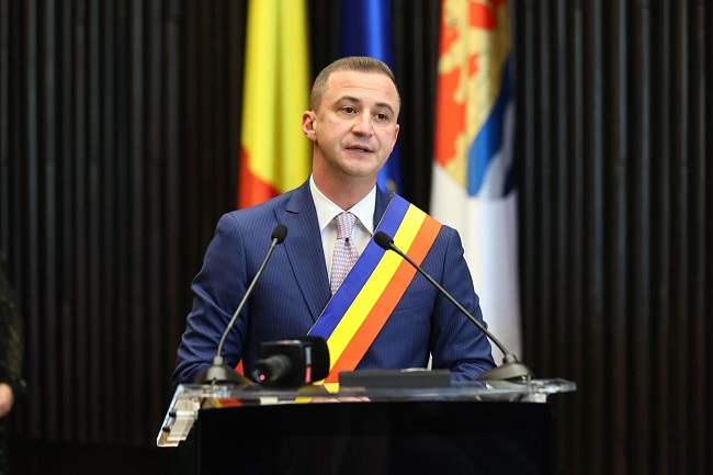 Alfred Simonis îl întreabă pe Nicușor Dan ce urmează dacă pică Mureșan: „Va încerca și cu stânga?”