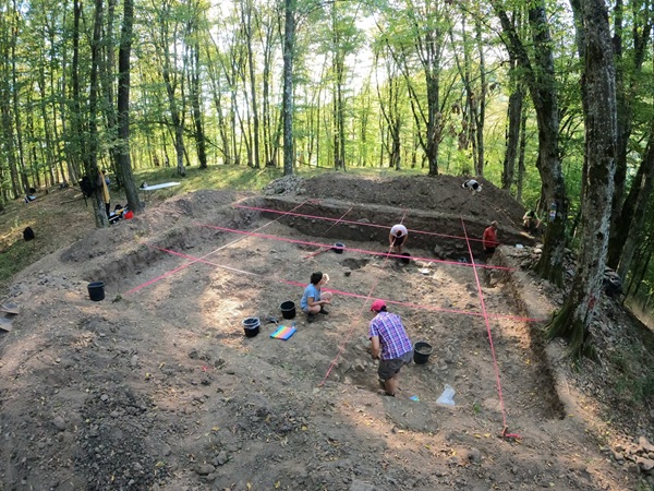 Noi descoperiri arheologice la Crivina. Foto 1 Noi descoperiri arheologice la Crivina. Foto