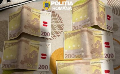 Percheziţii într-un dosar privind bancnote falsificate. Totul a pornit de la o afacere cu doi viţei