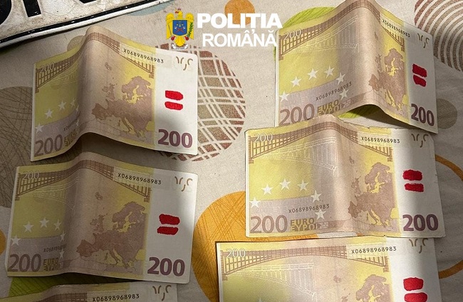Percheziţii într-un dosar privind bancnote falsificate. Totul a pornit de la o afacere cu doi viţei