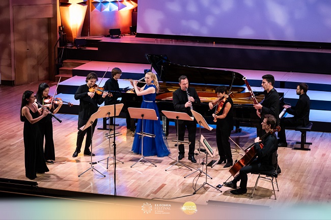 Una dintre cele mai apreciate violoniste ale lumii vine la Timişoara