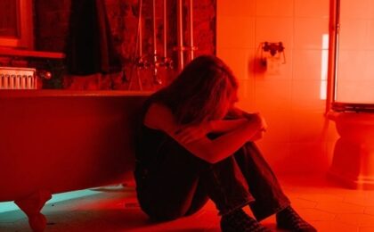Femeie din județul Hunedoara, sechestrată timp de zece zile pentru a trece un garaj pe numele concubinului său 1 Femeie din județul Hunedoara, sechestrată timp de zece zile pentru a trece un garaj pe numele concubinului său