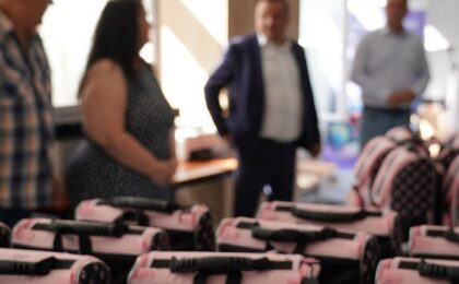 Peste 320 de ghiozdane complet echipate pentru copiii din clasele pregătitoare din Lugoj 25 Peste 320 de ghiozdane complet echipate pentru copiii din clasele pregătitoare din Lugoj