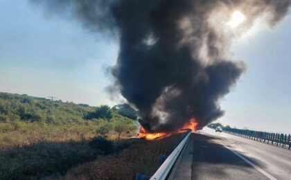 Incendiu la un autotren pe autostrada A1, în zona Balinț. Trafic restricționat 6 Incendiu la un autotren pe autostrada A1, în zona Balinț. Trafic restricționat