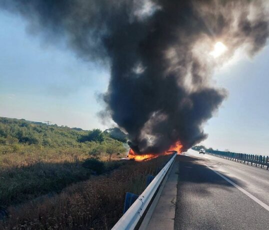 Incendiu la un autotren pe autostrada A1, în zona Balinț. Trafic restricționat 1 Incendiu la un autotren pe autostrada A1, în zona Balinț. Trafic restricționat