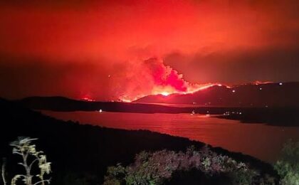Alertă pe o insulă turistică din Croația unde un incendiu a mistuit deja 3.000 de hectare 6 Alertă pe o insulă turistică din Croația unde un incendiu a mistuit deja 3.000 de hectare