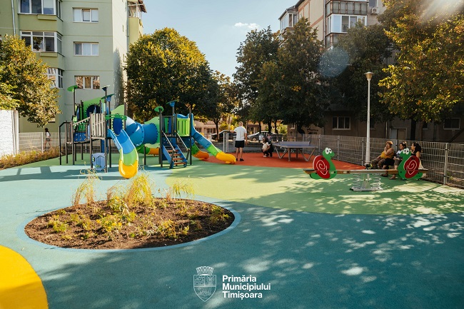 Loc de joacă modernizat pe strada Mureş din Timişoara
