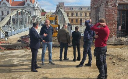 Lucrările la Podul de Fier din Lugoj continuă. Ce mai trebuie făcut până la redeschiderea circulației 23 Lucrările la Podul de Fier din Lugoj continuă. Ce mai trebuie făcut până la redeschiderea circulației