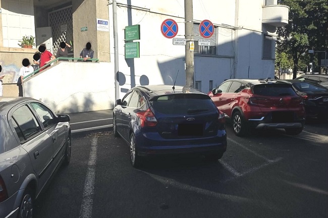 Au sfidat legea şi bunul-simţ! Aproape 500 de amenzi au dat poliţiştii locali din Timişoara unor conducători auto iresponsabili 1 Au sfidat legea şi bunul-simţ! Aproape 500 de amenzi au dat poliţiştii locali din Timişoara unor conducători auto iresponsabili
