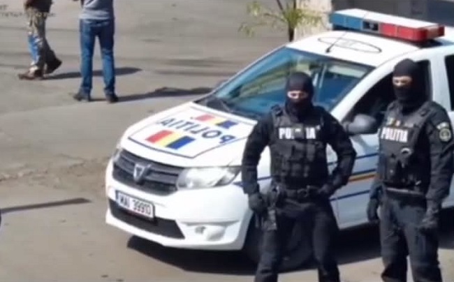 17 suspecţi cercetaţi într-un dosar cu o pagubă uriaşă, în vestul ţării (VIDEO)