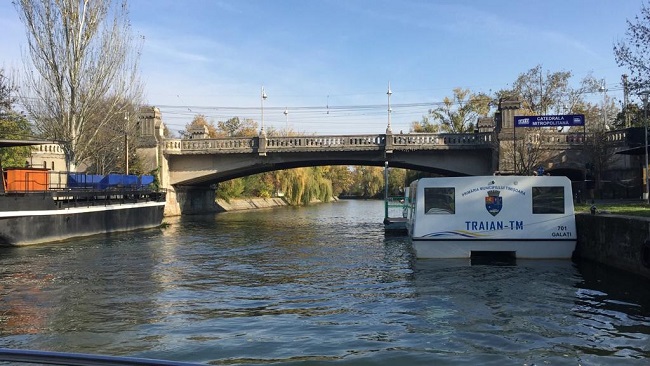 Săptămâna Mobilității la Timișoara este un haos. Primăria închide centrul, pune micul dejun pe pod și uită să spună pe unde mai circulă transportul public