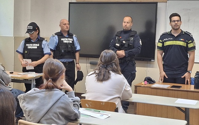 Poliţiştii din Timişoara, alături de elevi, pentru creșterea gradului de siguranță în mediul școlar şi prevenirea faptelor antisociale