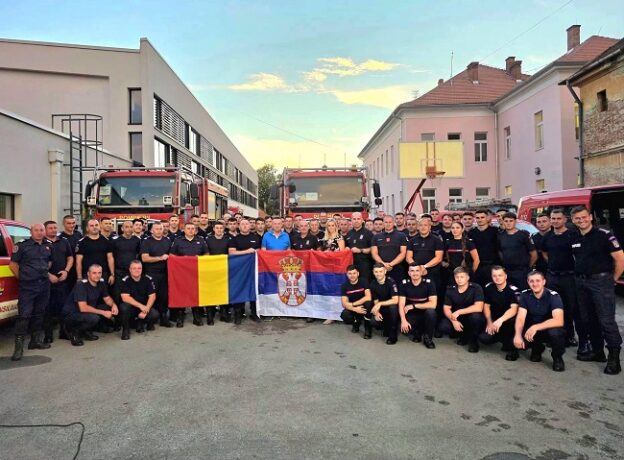 Pompierii timișeni care au ajutat la stingerea incendiilor din Serbia s-au întors acasă