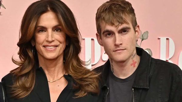 Doliu în familia lui Cindy Crawford: Singurul fiu al supermodelului american a murit la vârsta de 27 de ani 1 Doliu în familia lui Cindy Crawford: Singurul fiu al supermodelului american a murit la vârsta de 27 de ani
