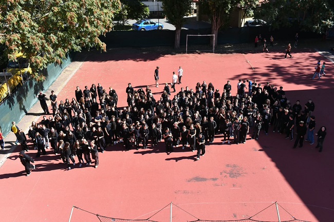 Elevii din Timiș se pregătesc de protest în stradă împotriva uniformei școlare 1 Elevii din Timiș se pregătesc de protest în stradă împotriva uniformei școlare