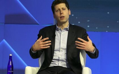 Sam Altman, directorul OpenAI, avertizează la ONU asupra riscurilor AI. Cere standarde de siguranță 1 Sam Altman, directorul OpenAI, avertizează la ONU asupra riscurilor AI. Cere standarde de siguranță
