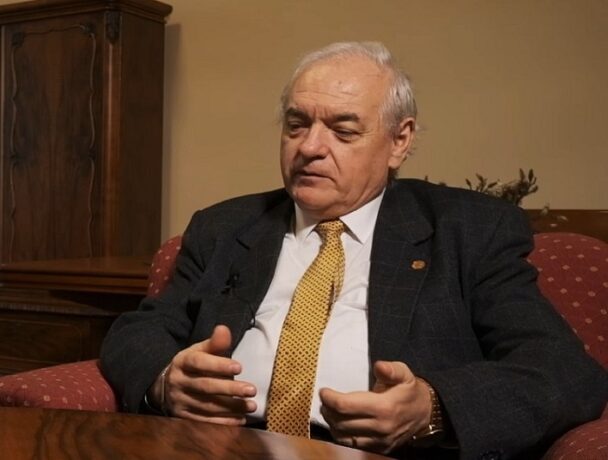 Un șef din cea mai cunoscută universitate din Timișoara a ajuns profesor și conducător de doctorat în baza unor falsuri în declarații 1 Un șef din cea mai cunoscută universitate din Timișoara a ajuns profesor și conducător de doctorat în baza unor falsuri în declarații