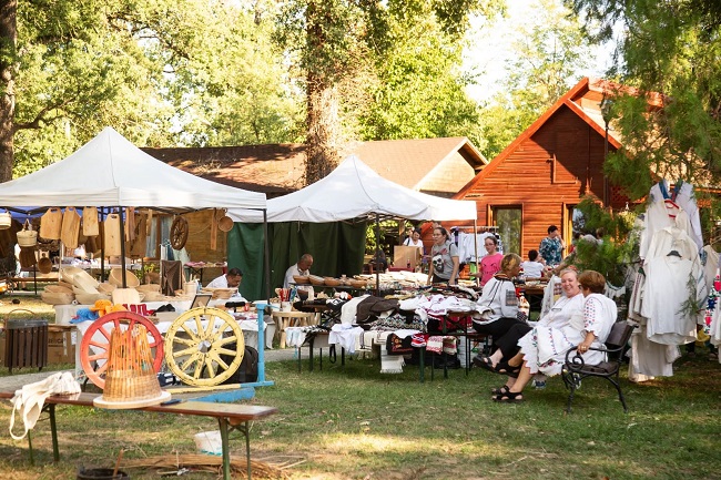 "Târgul Meșterilor Populari. Șpaisul Bănățean", la Muzeul Satului din Timişoara 1 "Târgul Meșterilor Populari. Șpaisul Bănățean", la Muzeul Satului din Timişoara