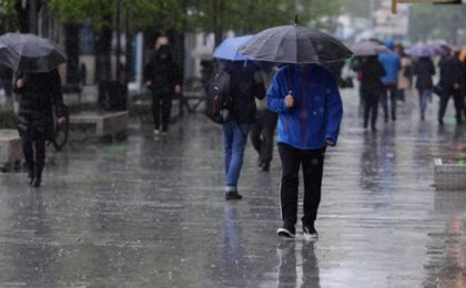 Prognoza ANM pentru următoarele două săptămâni: Răcire bruscă, ploi și lapoviță la munte. Vremea în Banat 17 Prognoza ANM pentru următoarele două săptămâni: Răcire bruscă, ploi și lapoviță la munte. Vremea în Banat