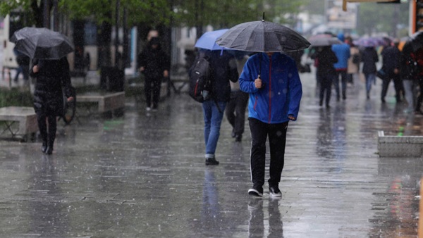 Prognoza ANM pentru următoarele două săptămâni: Răcire bruscă, ploi și lapoviță la munte. Vremea în Banat