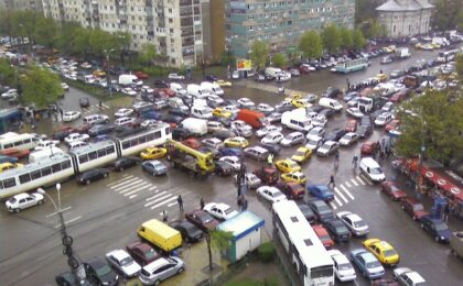 România, printre țările din UE unde drumul până la serviciu durează cel mai mult