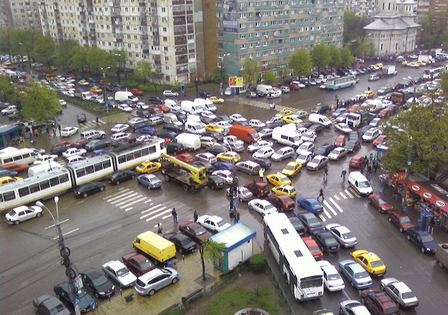 România, printre țările din UE unde drumul până la serviciu durează cel mai mult