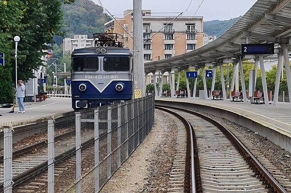 De la Reșița la Timișoara cu trenul, via Caransebeș 1 De la Reșița la Timișoara cu trenul, via Caransebeș