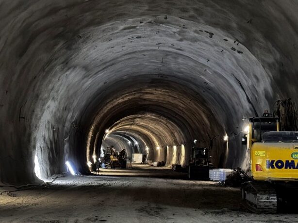 Excavațiile pentru galeriile tunelului lung de pe șantierul A1 Margina – Holdea au ajuns la ultimii metri (VIDEO) 1 Excavațiile pentru galeriile tunelului lung de pe șantierul A1 Margina – Holdea au ajuns la ultimii metri (VIDEO)